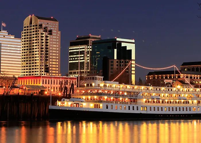 Top Hotels with In-Room Hot Tubs in Sacramento