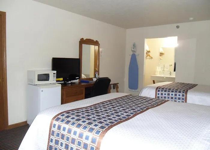 Top Hotels Near Shipshewana for Immersive Amish Experience